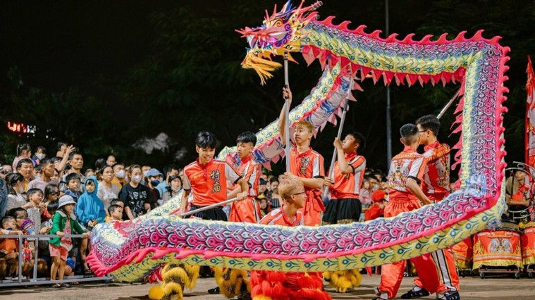 L’événement promet d’apporter aux habitants et aux visiteurs de nombreuses expériences intéressantes dans le patrimoine mondial de la vieille ville de Hoi An. Photo: nhandan.vn image-53.jpg