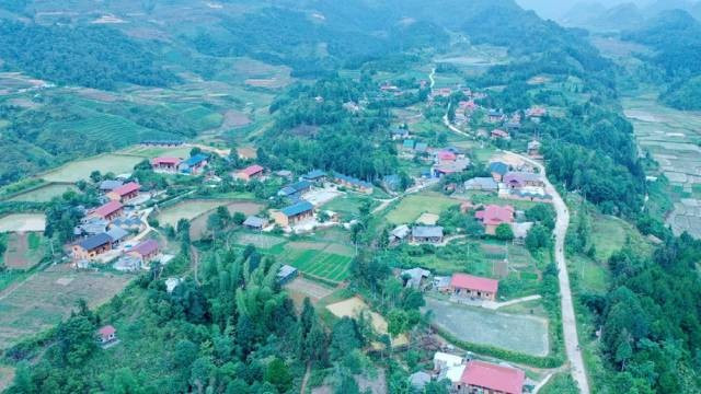 Le village culturel et touristique communautaire de Nam Dam, district de Quan Ba, a été honoré en tant que site de tourisme communautaire exemplaire. Photo: baovanhoa 4-18.jpg