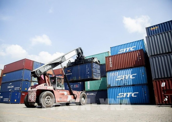 Déchargement de conteneurs au port de Tan Cang Cat Lai. Photo : VNA. Déchargement de conteneurs au port de Tan Cang Cat Lai. Photo : VNA.