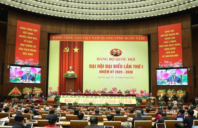 Vue d'ensemble du premier Congrès du Comité du Parti de l’Assemblée nationale, à Hanoi, le 25 septembre. Photo : VNA Vue d'ensemble du premier Congrès du Comité du Parti de l’Assemblée nationale, à Hanoi, le 25 septembre. Photo : VNA