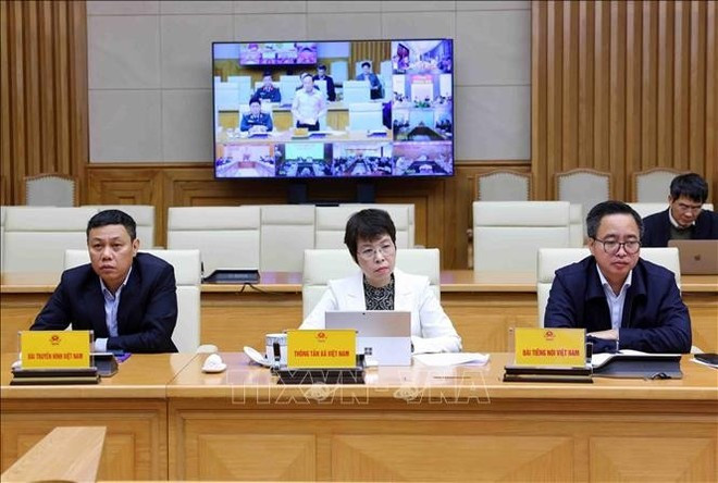 Membres du Comité national de pilotage de la défense civile lors de la visioconférence. Photo: VNA