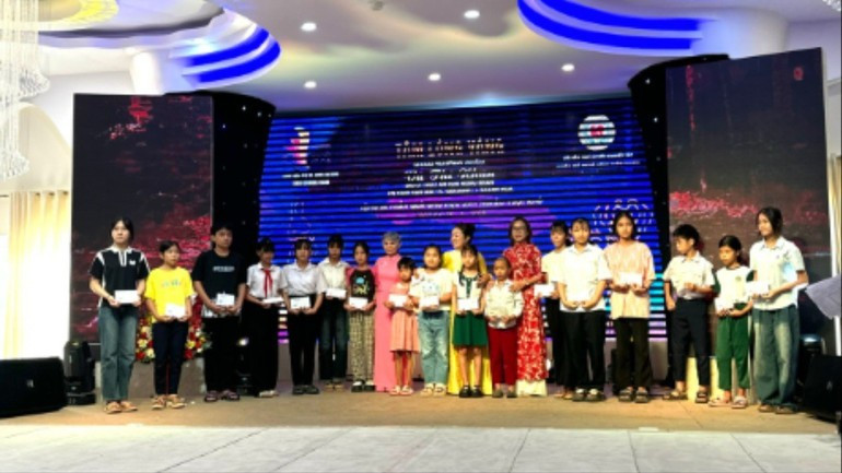 Le club participe activement aux activités sociales afin de multiplier les valeurs humaines et de renforcer les liens avec la communauté. Photo: nhandan.vn 5-1-1126.jpg