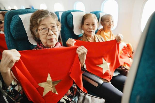 Après le vol inaugural du 26 août, le programme se poursuivra les 29 août et 2 septembre. Photo: baoxaydung.vn anh-bo-sung-2-1-1756220731661463236345.jpg
