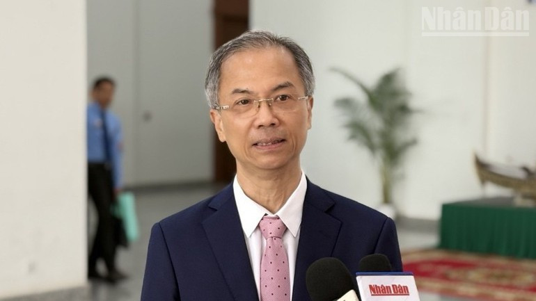 Le vice-président de la VASS, le docteur Dang Xuan Thanh, répondant aux questions de la presse. Photo : nhandan.vn 3.jpg