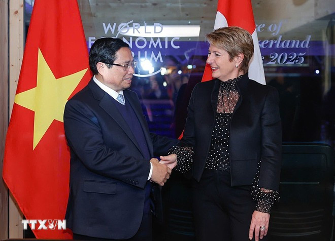 Le Premier ministre vietnamien Pham Minh Chinh et la présidente suisse Karin Keller-Sutter lors de leur entretien, le 21 janvier 2025. Photo : VNA. Le Premier ministre vietnamien Pham Minh Chinh et la présidente suisse Karin Keller-Sutter lors de leur entretien, le 21 janvier 2025. Photo : VNA.