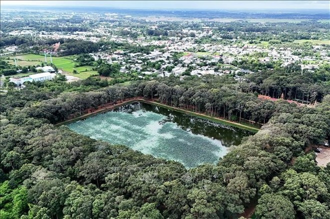 Le site national d'Ao Ba Om est une destination touristique prisée de la province de Tra Vinh. Photo : VNA