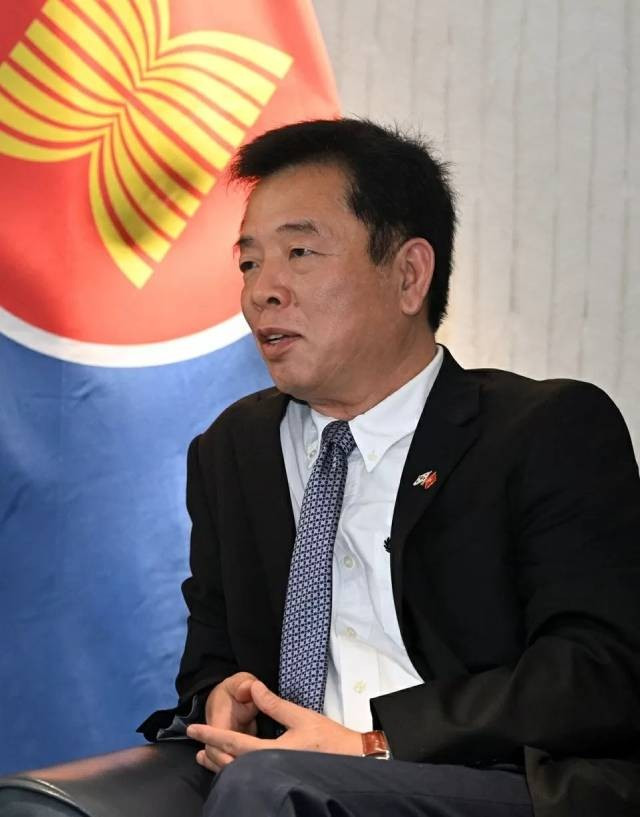L’ambassadeur du Vietnam en R. de Corée du Sud, Vu Ho. Source : Asia Today 2-81.jpg