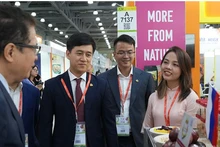 L'ambassadeur du Vietnam en Russie, Dang Minh Khoi, au pavillon vietnamien. Photo : VNA.