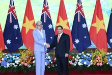 Le Premier ministre Pham Minh Chinh et la gouverneure générale d'Australie, Sam Mostyn. Photo : NDEL.