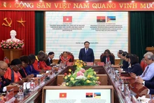 Nguyên Xuân Thang, membre du Politburo et président de la HCMA, s’exprime en ouverture du programme de recherche, d’enquête et d’échange thématique destiné aux dirigeants du MPLA et du FRELIMO, à Hanoi, le 5 septembre. Photo : VNA