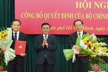 Tran Luu Quang (1er à gauche) nommé secrétaire du Comité du Parti de Ho Chi Minh-Ville. Photo : NDEL.