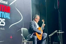 Le guitariste Maestro Mauricio Díaz Álvarez. Photo : baoquocte.vn
