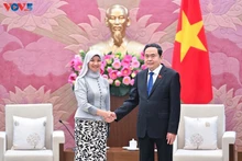 Le Président de l’Assemblée nationale, Tran Thanh Man et la Secrétaire générale de l’organisation Siti Rozaimeriyanty Dato Haji Abdul Rahman. Photo : VOV.