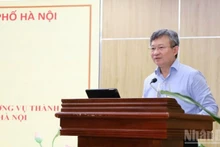Nguyen Ngoc Ky, président de l’Union des organisations d’amitié de Hanoï, prend la parole. Photo : NDEL.