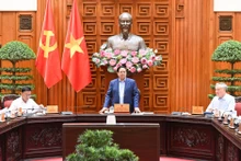 Le PM Pham Minh Chinh préside une réunion de la Permanence du gouvernement visant à remédier aux conséquences du typhon n°11. Photo : NDEL.