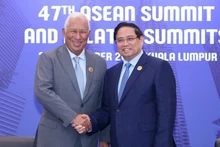 Le Premier ministre Pham Minh Chinh (à droite) et le président du Conseil européen Antonio Costa. Photo: VGP