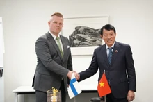 Le ministre vietnamien de la Sécurité publique, Luong Tam Quang et le secrétaire d’État au ministère de l’Intérieur de la République de Finlande, Heikki Tamminen. Photo : cand.com.vn