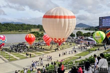 Le Festival des montgolfières et des arts de Lam Dong 2025 a eu lieu dans le quartier Xuan Huong à Da Lat. Photo : NDEL