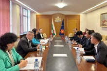 Réunion entre le ministre vietnamien par intérim de l’Agriculture et de l’Environnement, Tran Duc Thang, et le ministre bulgare de l’Agriculture et de l’Alimentation, Georgi Tahov. Photo : VNA.https://mekongasean.vn/