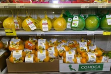 Des fruits vietnamiens sur les étagères d'un supermarché au Royaume-Uni. Photo : VNA.