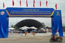 érémonie de pose de la première pierre du complexe sportif national Rach Chiec organisée à l'occasion du XIVe Congrès national du Parti communiste du Vietnam. Photo : baodautu.vn