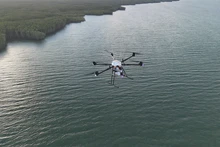 Un vol direct a été effectué avec succès, transportant un colis réel de Can Gio à Vung Tau. Photo : CT UAV.