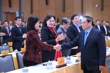Le Premier ministre Pham Minh Chinh, président du Conseil central d'Émulation et de Récompense, a présidé la cérémonie de lancement de deux mouvements majeurs au sein des entreprises d'État. Photo : NDEL