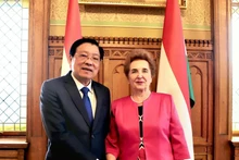 Phan Dinh Trac, membre du Politburo, secrétaire du Comité central (CC) du PCV et chef de la Commission centrale des affaires intérieures du PCV et Marta Mátrai, première vice-présidente de l'Assemblée nationale hongroise. Photo : VNA.