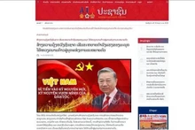 Le journal Pasaxon, l’organe du Comité central du Parti populaire révolutionnaire lao. Photo : VNA.