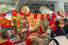 Le stand vietnamien au marché de Noël international caritatif de Minsk 2025. Photo : baoquocte.vn