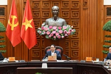 Le Premier ministre Pham Minh Chinh s’exprime lors de la réunion. Photo : NDEL.