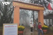 Le site historique et culturel national d'Am Tien, situé au sommet du mont Nua. Photo : VOV.