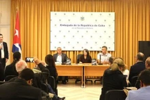 L'événement de présentation de la version italienne de l'ouvrage "Fidel Castro Ruz - Une révolution ne peut naître que de la culture et des idées". Photo : VNA.