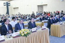 Le président de l’Assemblée nationale, Trân Thanh Mân, et les députés assistent à la cérémonie marquant la Journée du droit du Vietnam 2025. Photo : Lâm Hiển/daibieunhandan.vn