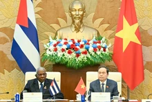 La deuxième réunion du Comité de coopération interparlementaire Vietnam–Cuba a eu lieu dans la matinée du 1er octobre à Hanoï sous la co-présidence du président de l’Assemblée nationale du Vietnam, Tran Thanh Man (droite), et son homologue de Cuba, Esteban Lazo Hernández. Photo : NDEL