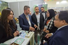 Le Bureau commercial vietnamien en Algérie s'informent sur la demande de produits vietnamiens émanant des entreprises locales.. Photo : VNA.