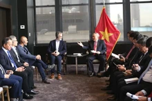 Le vice-Premier ministre permanent Nguyên Hoa Binh rencontre José Fernández da Ponte, président de la Fondation de développement Stellar. Photo : VTV.