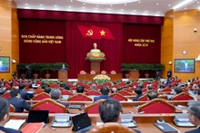 Séance de clôture du 2e Plénum du Comité central du Parti. Photo : NDEL.