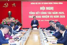 Tran Cam Tu, membre du Politburo et membre permanent du Secrétariat du Comité central du Parti, a souligné l'importance de poursuivre l'amélioration de la qualité du travail de conseil stratégique des agences centrales du Parti. Photo : VNA.