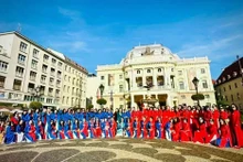 Le programme « Việt Phục bộ hành châu Âu » se déroulera simultanément dans de nombreuses grandes villes d’Europe. Photo : baoquocte.vn