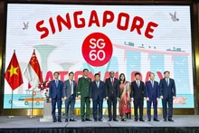 Le vice-Premier ministre Nguyen Chi Dung et des délégués lors 60ᵉ anniversaire de la Fête nationale de Singapour. Photo : VGP.