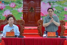 Le Premier ministre Pham Minh Chinh (debout) lors de la réunion. Photo : Lai Hoa/VOV.