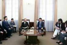 Le vice-ministre des Affaires étrangères, Le Anh Tuan, a reçu le 9 juillet à Hanoi Nakata Takahiro, consul honoraire du Vietnam à Hokkaido. Photo : baoquocte.vn