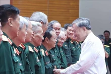 Le secrétaire général du Parti, Tô Lâm, avec les délégués, à Hanoi, le 31 juillet. Photo : VNA.