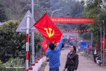 La commune de Muong Sai (province de Son La, au Nord du Vietnam) est magnifiquement décorée, prête pour la grande fête nationale. Photo : VNA.