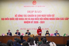 Nguyen Thi Thanh, membre du Comité central du Parti, vice-présidente de l'Assemblée nationale, membre du Conseil national électoral préside la conférence de presse. Photo : NDEL