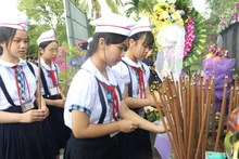 Lors de la cérémonie d’hommage aux victimes du massacre de Son My à Quang Ngai tenue dans la matinée du 16 mars 2026. Photo : VNA