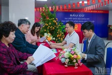 Au bureau de vote n° 2, quartier 13, commune de Thuan An (ville de Hanoï), tous les préparatifs pour le « Jour des élections » sont terminés. Photo : NDEL