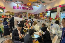 Les stands vietnamiens ont attiré l'attention de nombreux acheteurs et distributeurs lors du salon SIAL Interfood 2025 à Jakarta, en Indonésie. Photo : VNA.