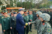 Le ministre chinois de la Défense rend visite à la Brigade de commandos 113 du Vietnam. Photo : VNA